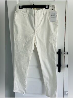 Etica White Straight-Leg Jeans size